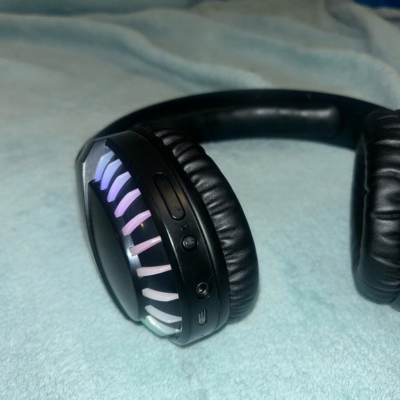 LED Light Color Changing Headphones - Picture 7 of 11